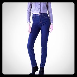 NWOT BDG high waist Girlfriend Jeans